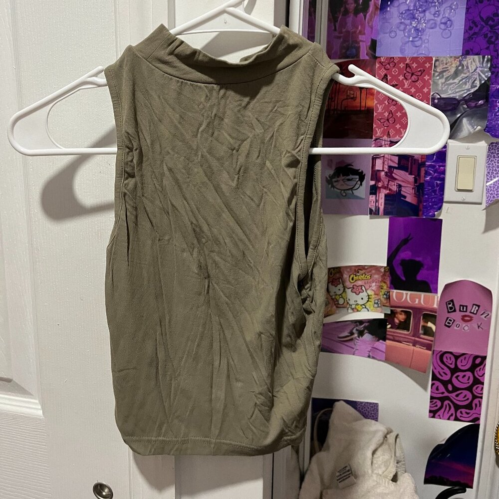 XS/S sage green sleeveless crop top